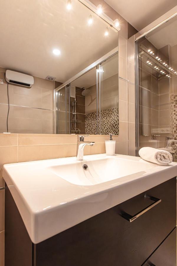 Holidays, Tripp, 1 Dormitorio, 4 Personas, Terraza Apartment *