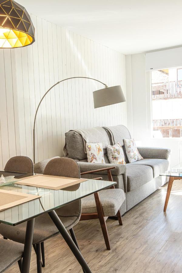 Holidays, Tripp, 1 Dormitorio, 4 Personas, Terraza Apartment
