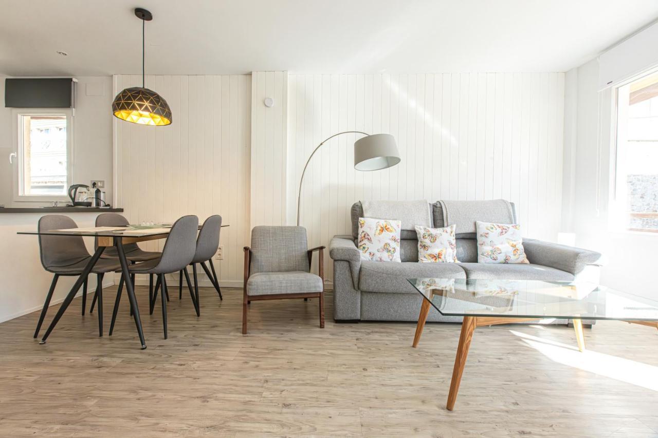 Holidays, Tripp, 1 Dormitorio, 4 Personas, Terraza Apartment
